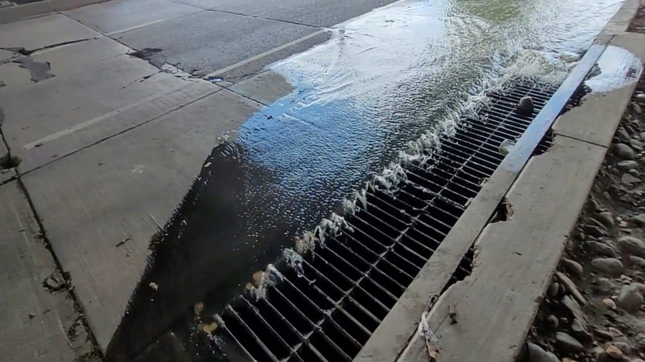 $!Brotan aguas negras en diversas zonas de Culiacán; ahora en el malecón nuevo