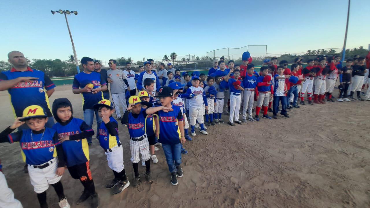 $!Peloteritos cantan el playbol en el Torneo Distrital