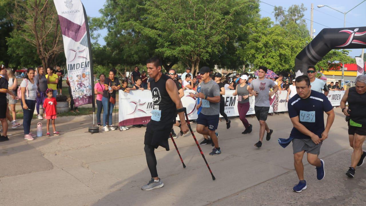 $!Cruzan hermanos Labrador en primer lugar la meta de la Carrera Casas Coci