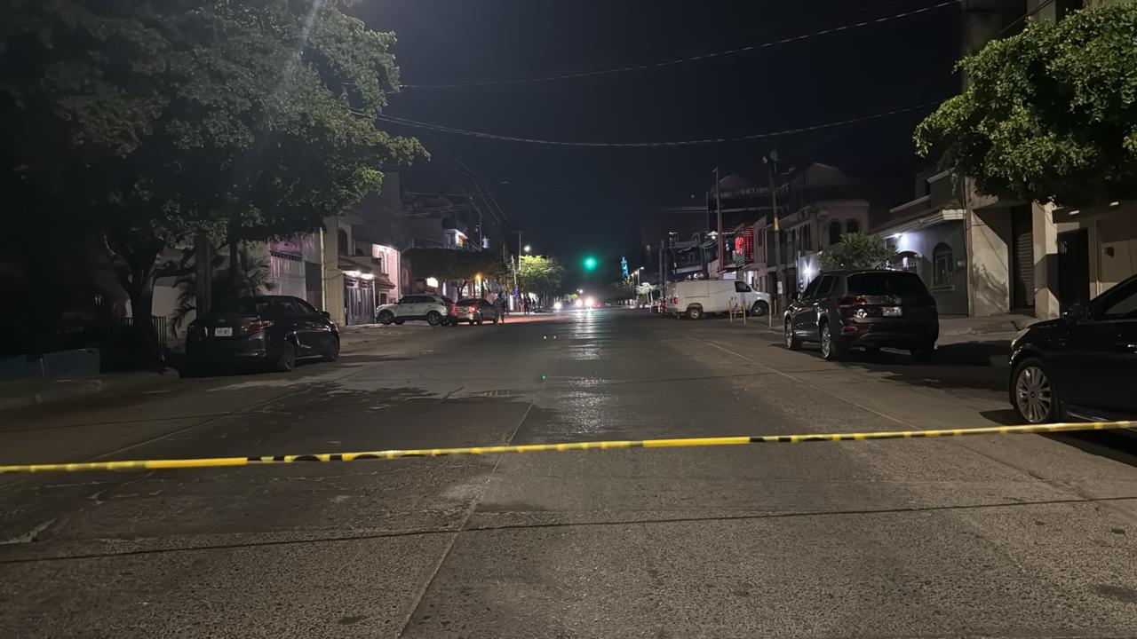 $!Asesinan a dos personas frente al estadio de beisbol de Culiacán