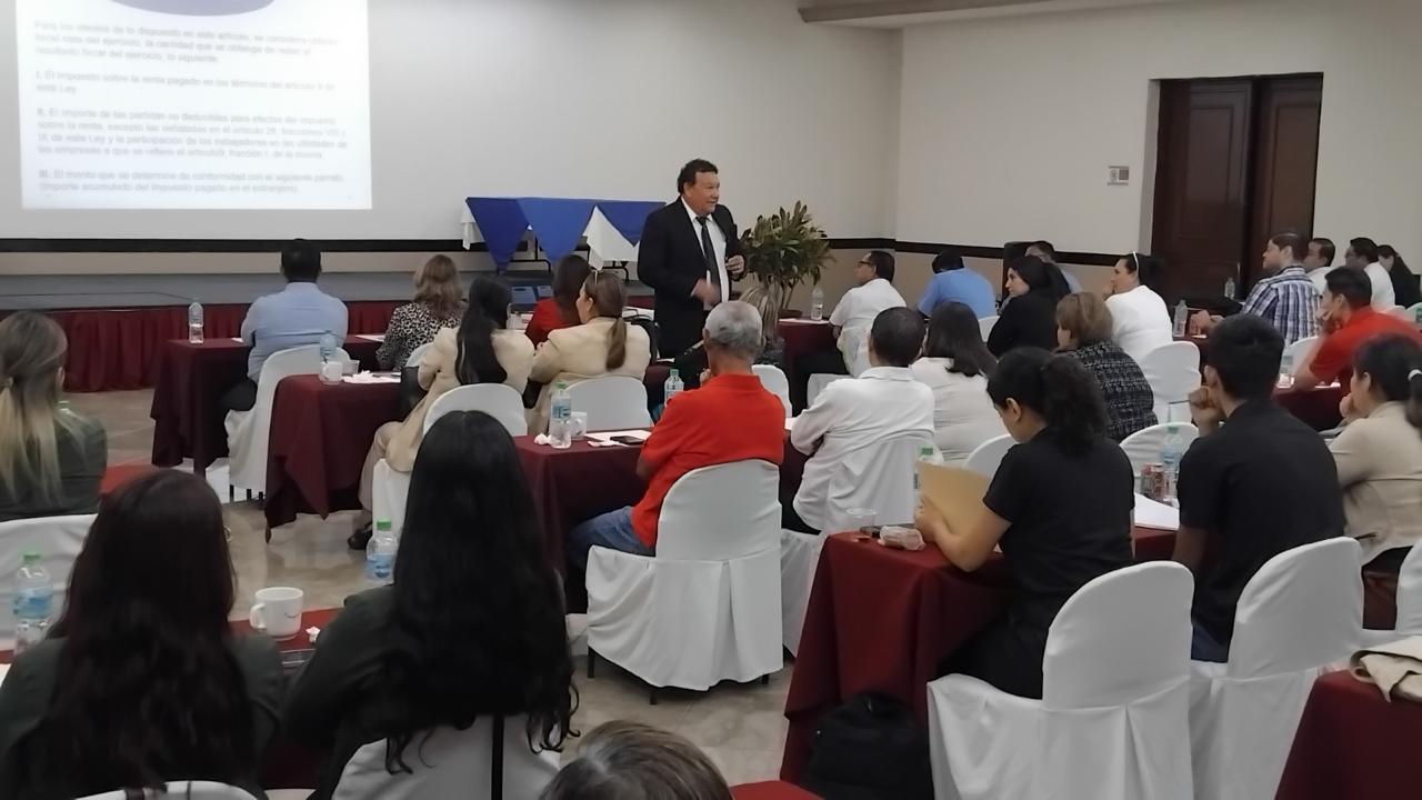 $!Reciben contadores de Mazatlán constancias por su capacitación profesional continua