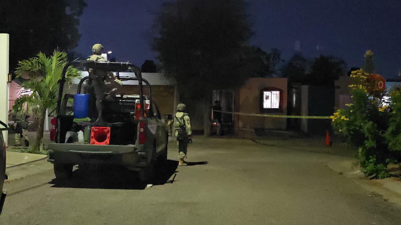 $!Balean fachada de un domicilio y camioneta en el sector La Conquista, en Culiacán