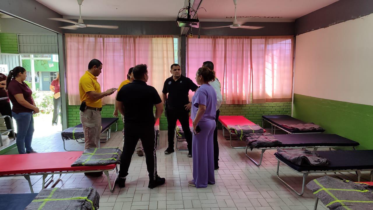 $!Habilitan refugios temporales en Mazatlán por ‘Norma’; llegan cuatro vecinos y tres mascotas