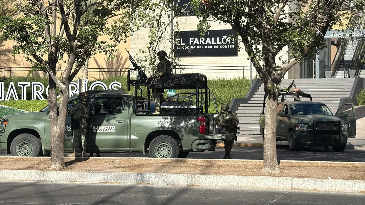 $!Balaceras dejan 3 muertos y una mujer herida en plaza comercial del Tres Ríos, en Culiacán