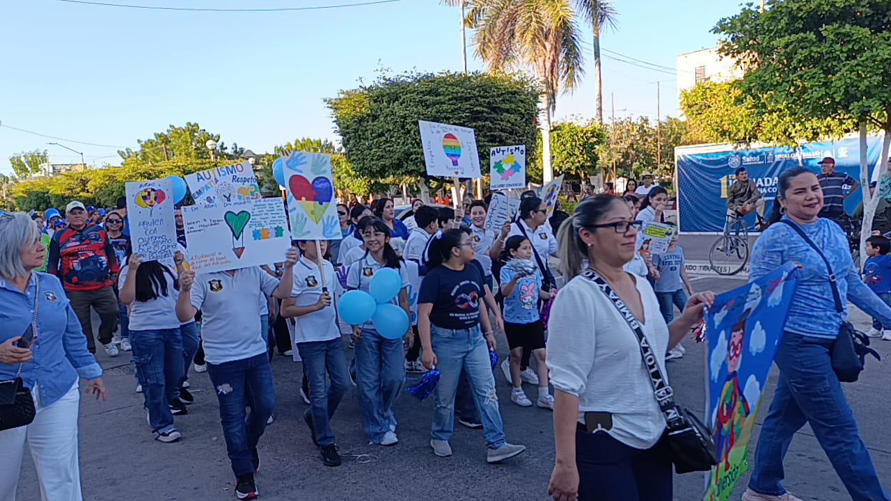 $!Marchan en Escuinapa en busca de inclusión y crear conciencia sobre el autismo
