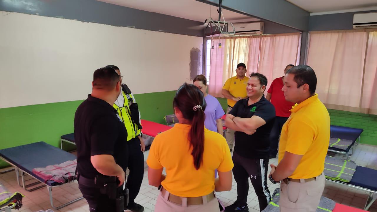 $!Habilitan refugios temporales en Mazatlán por ‘Norma’; llegan cuatro vecinos y tres mascotas