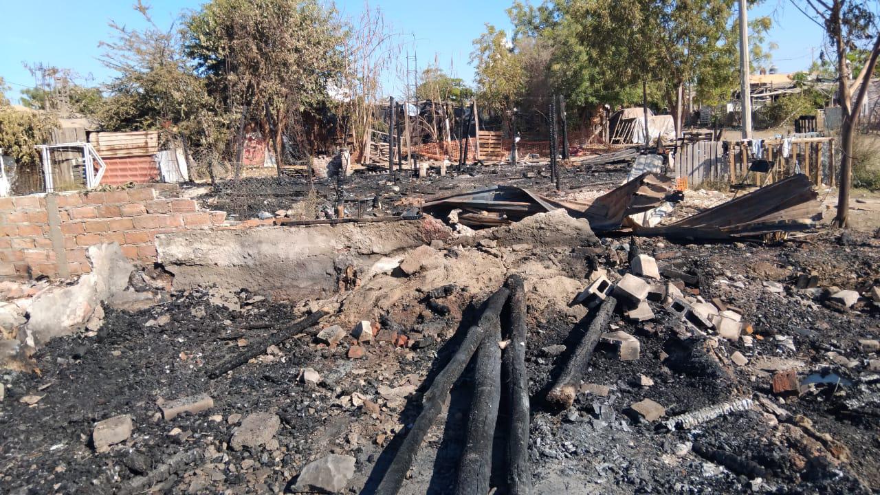 $!Relatan familias en Mazatlán tragedia en la que el fuego arrasó con sus hogares