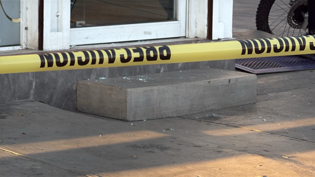 $!Disparan contra una florería sobre el bulevar Emiliano Zapata, en Culiacán