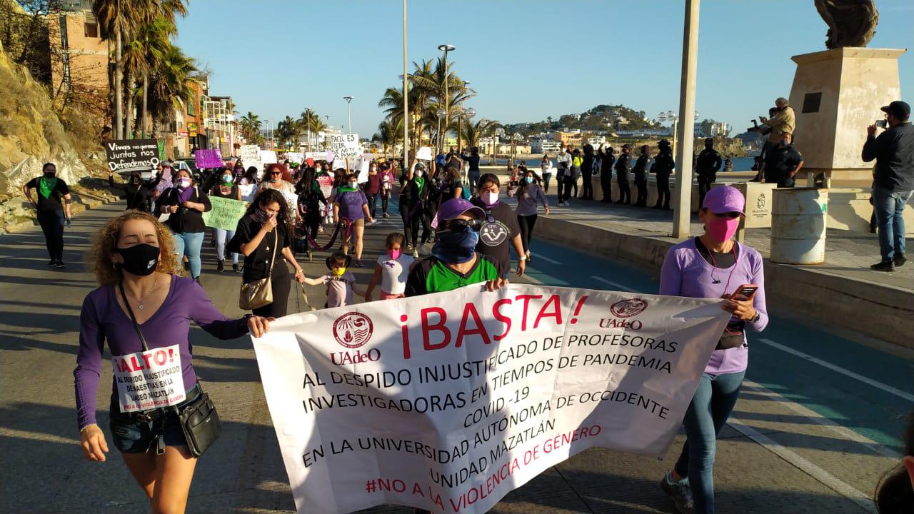 $!Inicia marcha por el Día Internacional de la Mujer en Mazatlán