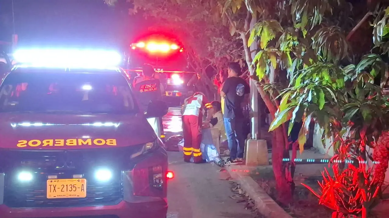 $!Se incendia tienda de abarrotes en La Foresta, en Mazatlán, tras presunto ataque