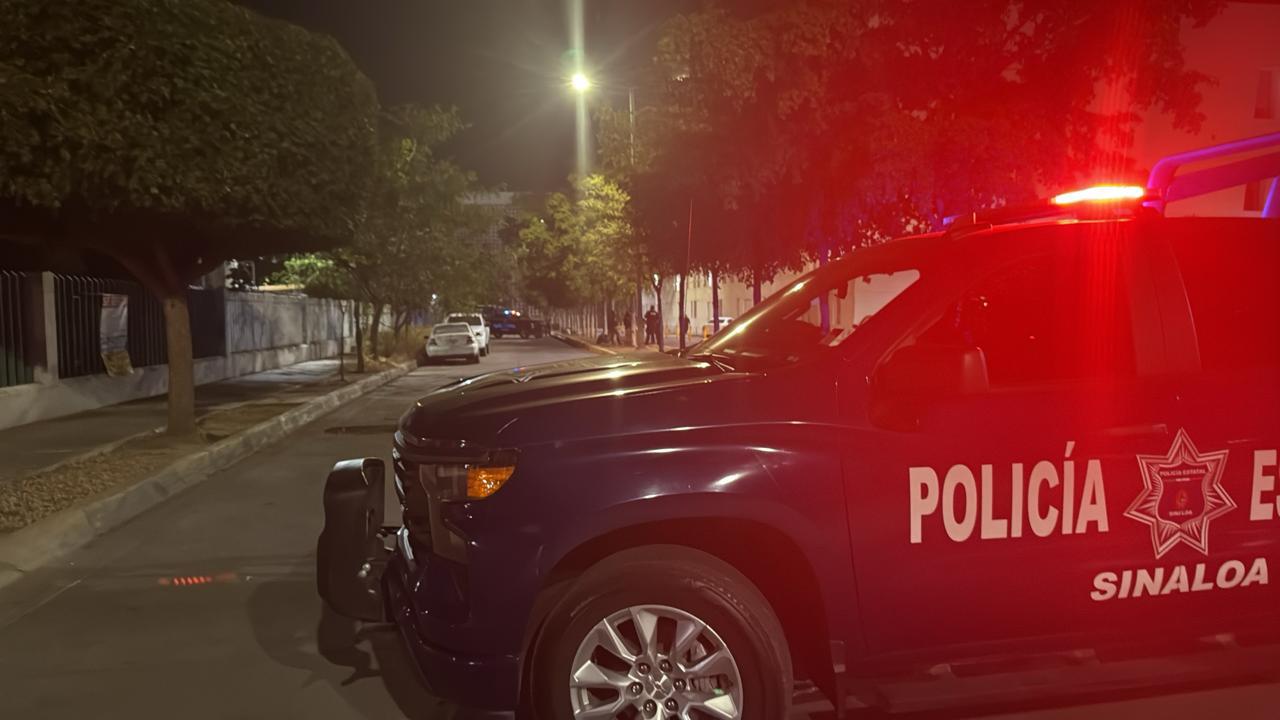 $!Localizan cuerpo con huellas de violencia en la colonia Bonanza, frente a unas oficinas de gobierno de Culiacán