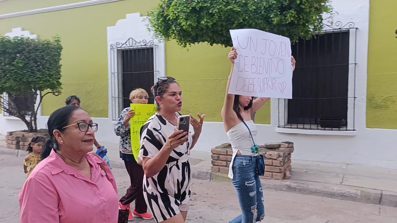 $!Piden juicio justo para Felipe Yahir, acusado de matar a su padre en Escuinapa