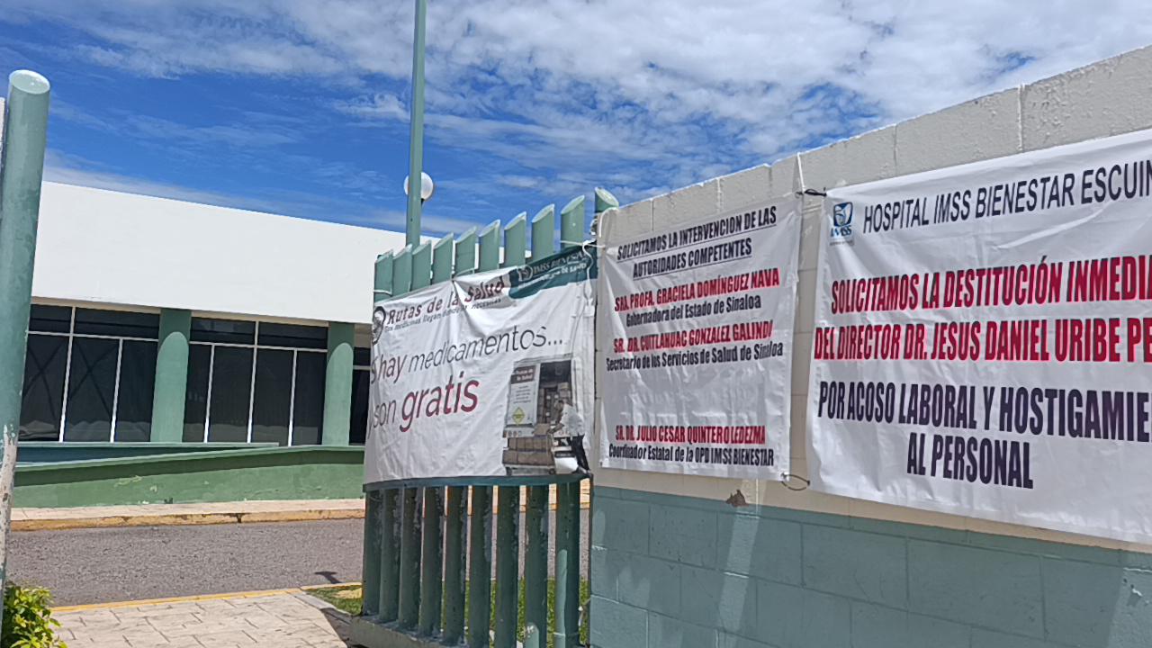 $!Trabajadores del Hospital IMSS Bienestar de Escuinapa mantienen protesta contra director