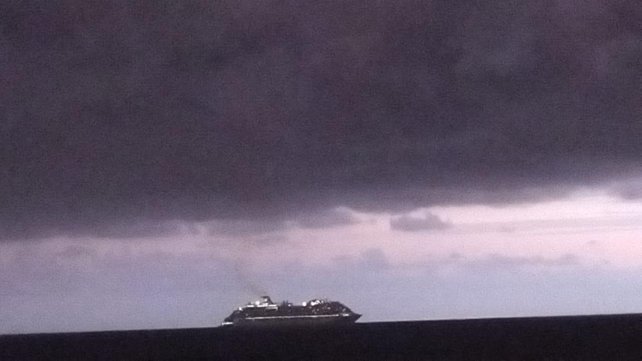 $!Se nubla Mazatlán ante alerta de lluvias y tormenta eléctrica