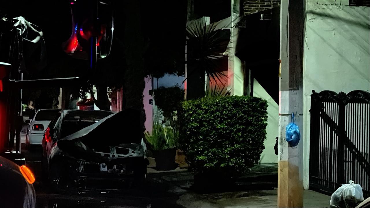 $!Incendian casa y un vehículo nuevo en Riberas de Tamazula, en Culiacán