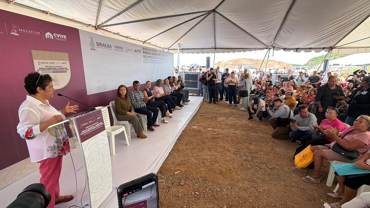 $!Entrega Gobierno de Sinaloa 60 lotes con servicios a familias desplazadas por la violencia en Mazatlán