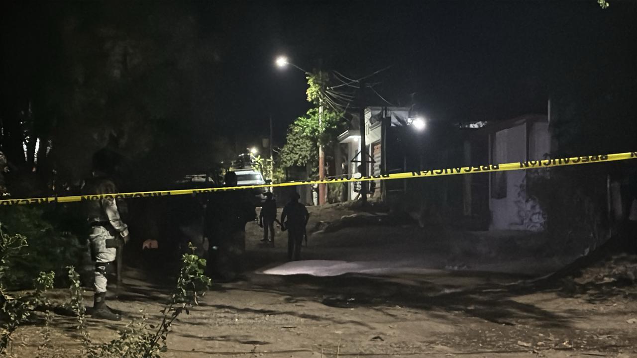 $!Arriba en vehículo particular a un hospital tras ser herido de bala en la colonia Rosario Uzárraga, en Culiacán