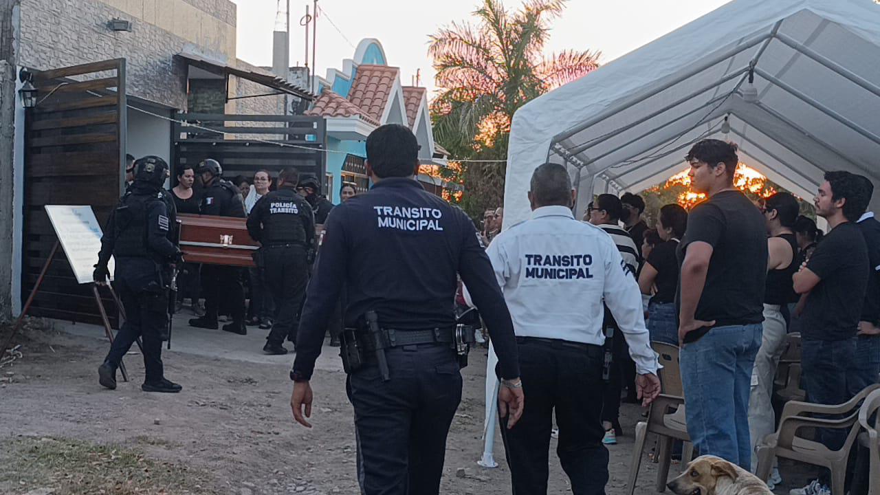 $!Regresan a casa los policías municipales emboscados en Escuinapa; serán homenajeados