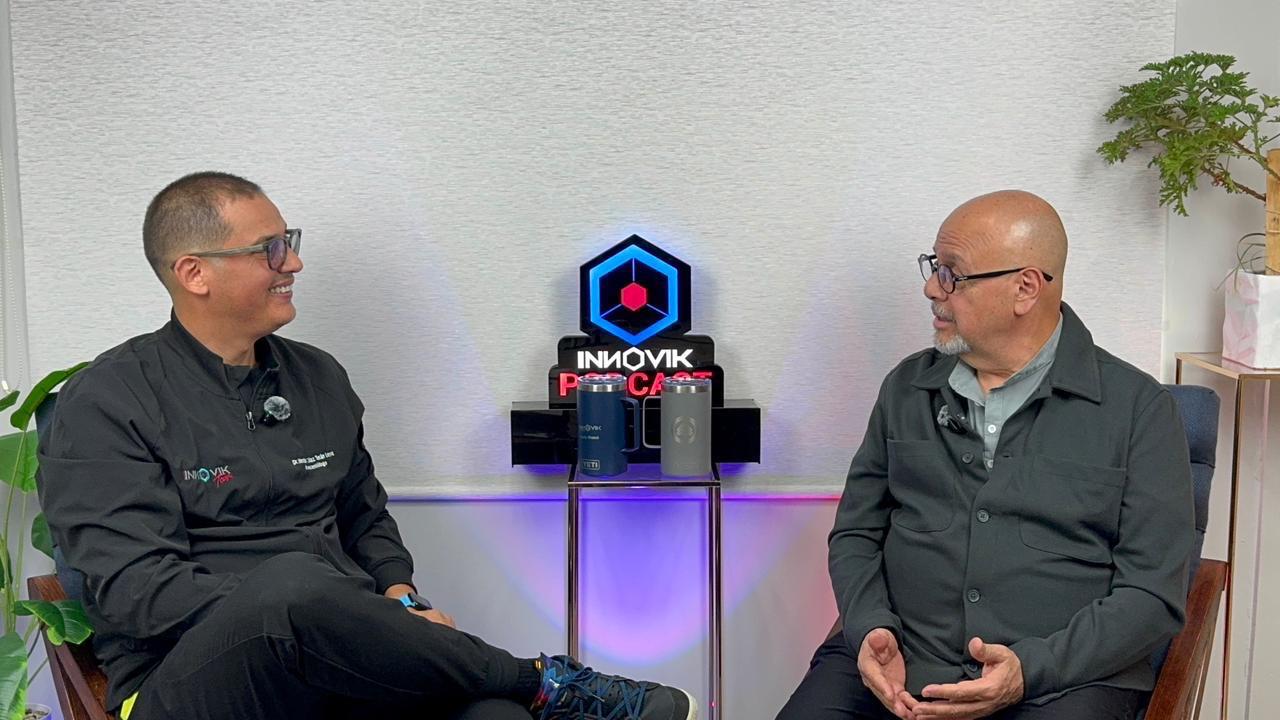 $!Heberto Muñoz felicita a Hernán Isaías Díaz Terán luego de asumir la presidencia.