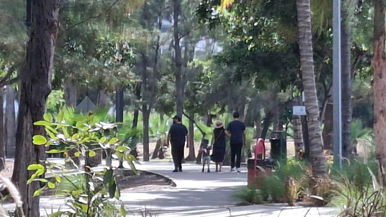 $!Disfrutan familias un domingo en Parque Central tras inauguración del Sendero de Paz, en Mazatlán