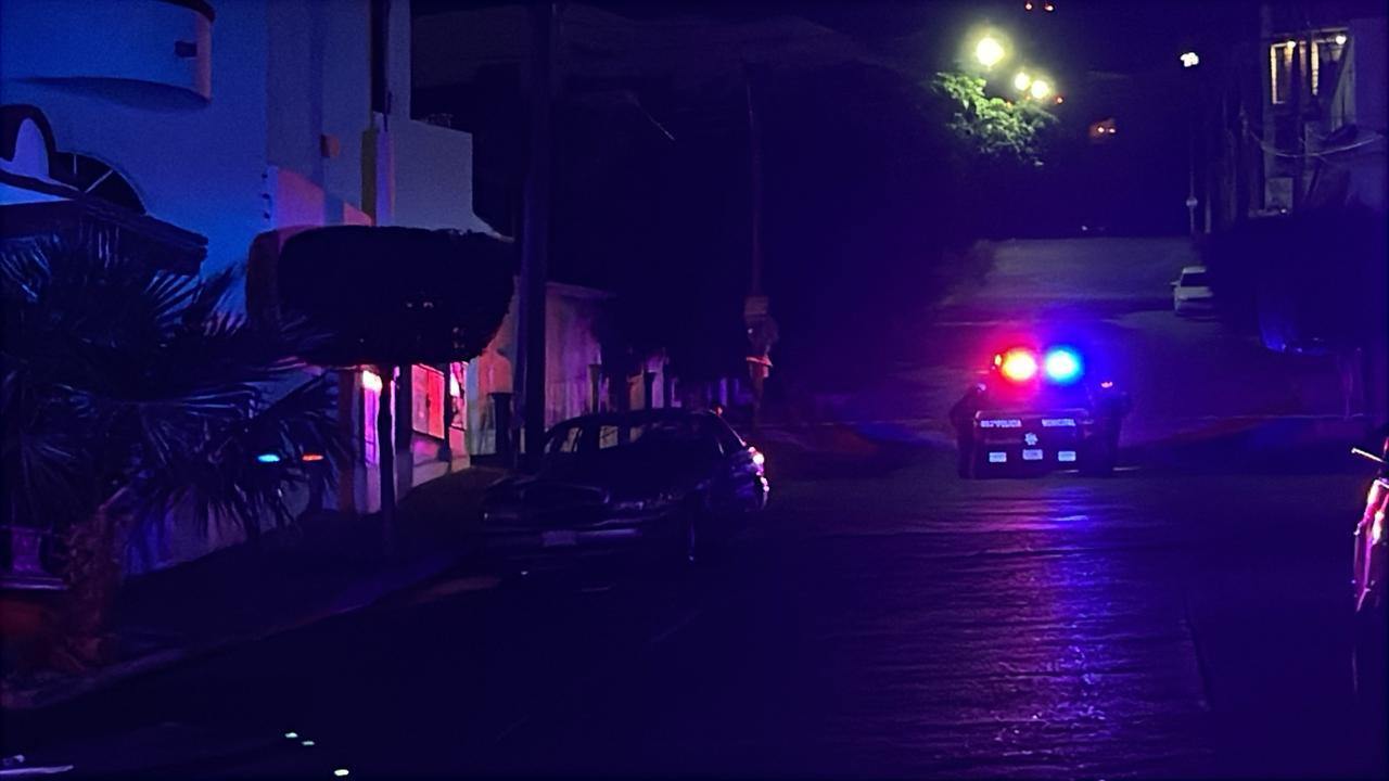 $!Hallan dos hombres carbonizados en vehículo que fue incendiado en la Colonia Guadalupe, en Culiacán