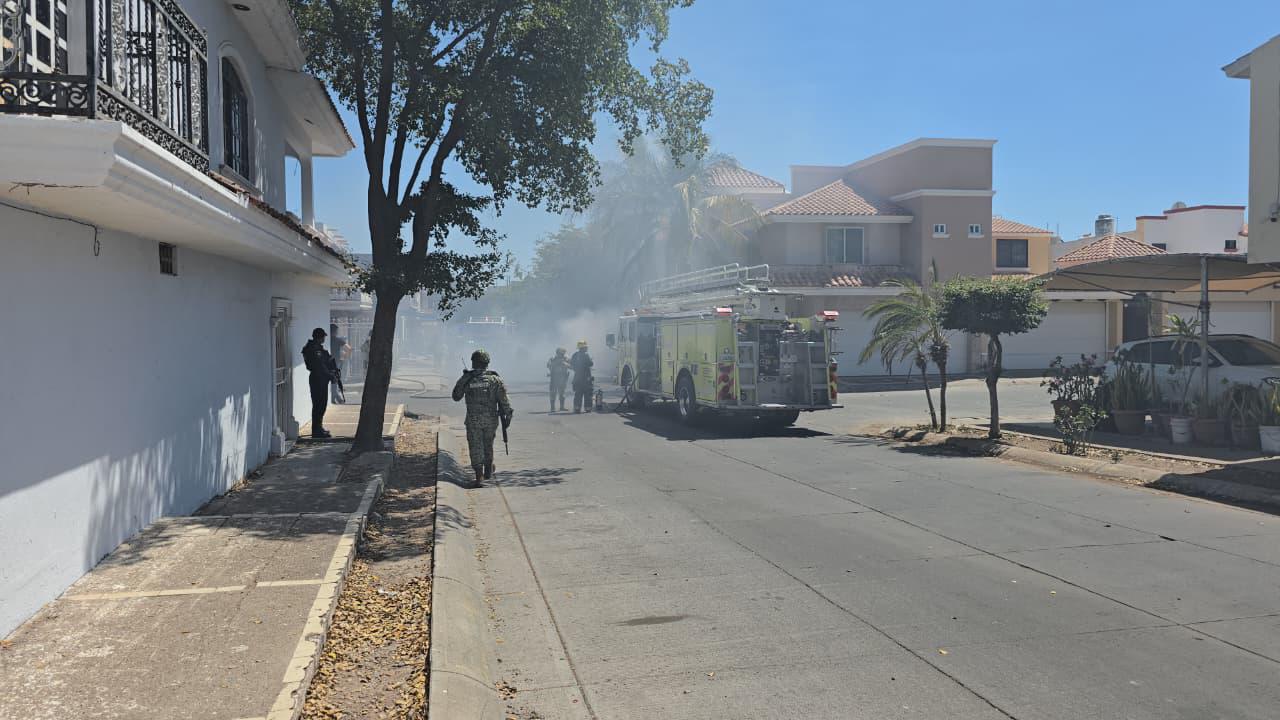 $!Vandalizan e incendian vivienda tras ataque armado en la Colonia Los Almendros, en Culiacán