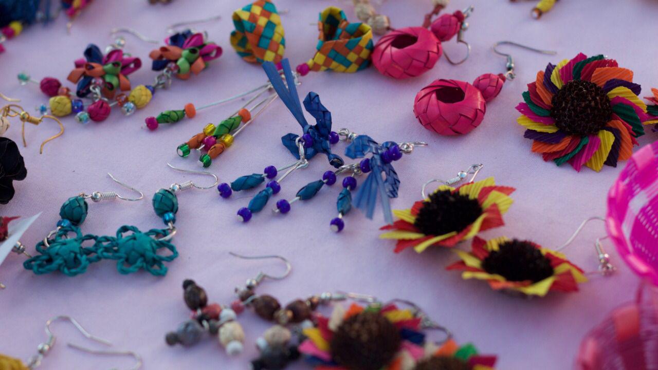 $!María Elda lleva más de 30 años creando artesanía de palma