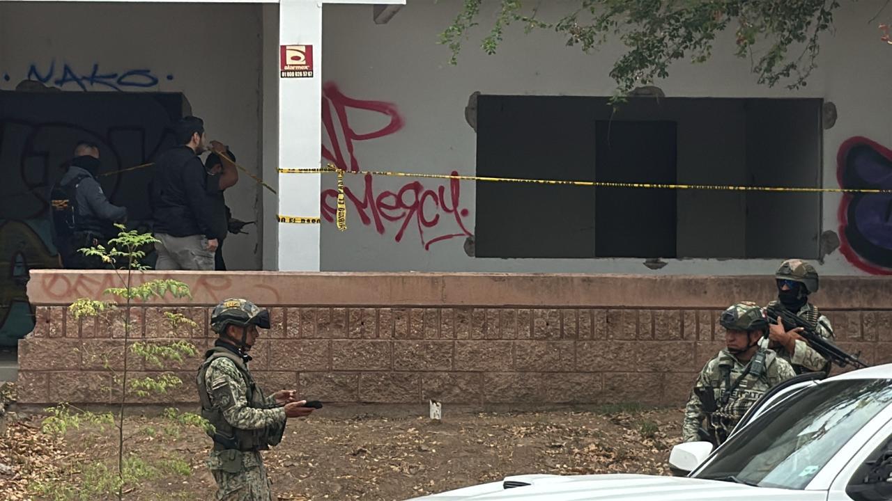 $!Hallan a dos personas asesinadas dentro de un edificio abandonado en el sector Bonanza, en Culiacán