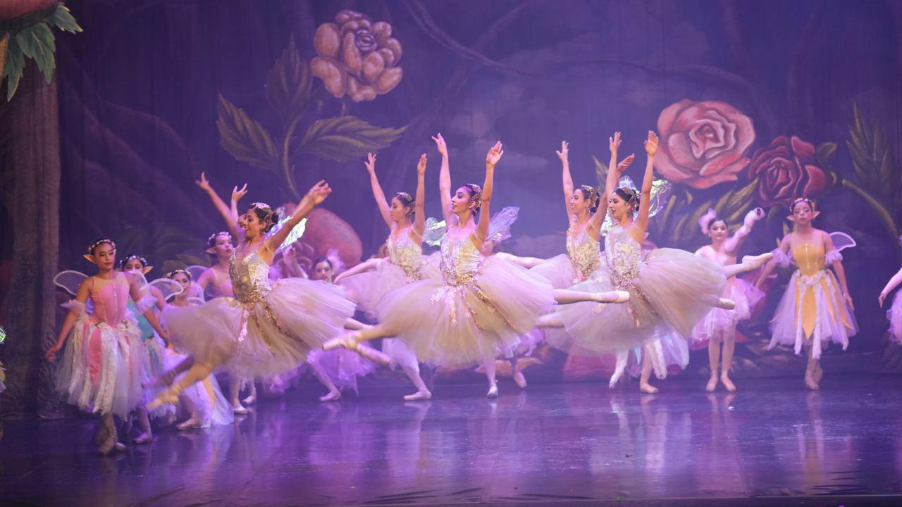 $!Participaron alumnos de la Escuela Municipal de Ballet Clásico de Cultura y la Compañía Ballet de Mazatlán que dirige Zoila Fernández.