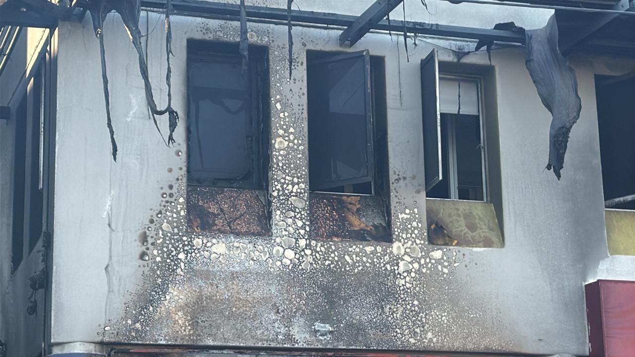 $!Incendian tienda de uniformes de un jardín de niños de la colonia Horizontes, en Culiacán
