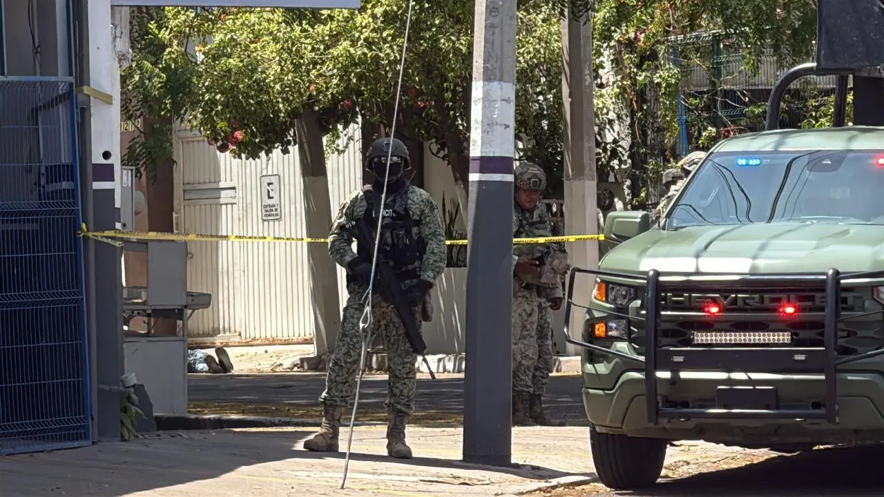 $!Asesinan a balazos a un hombre en la colonia Periodistas, en Culiacán