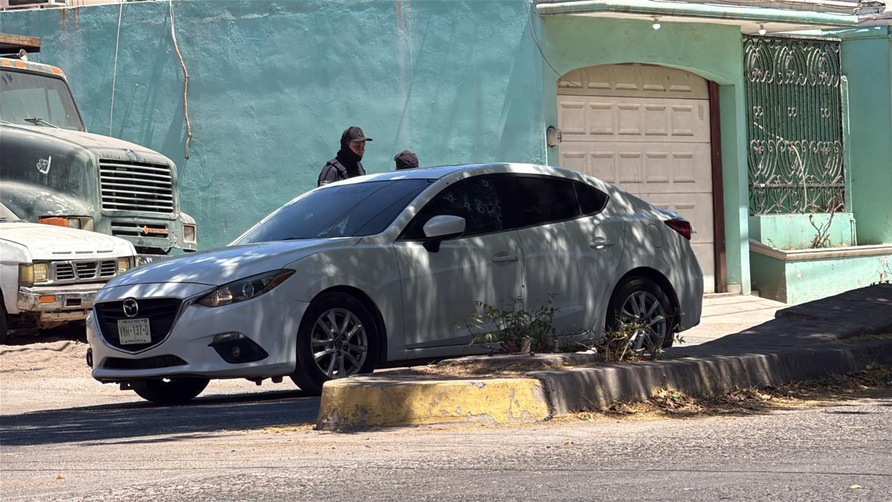 $!Asesinan a balazos a conductor en la colonia Pedregal del Humaya, en Culiacán