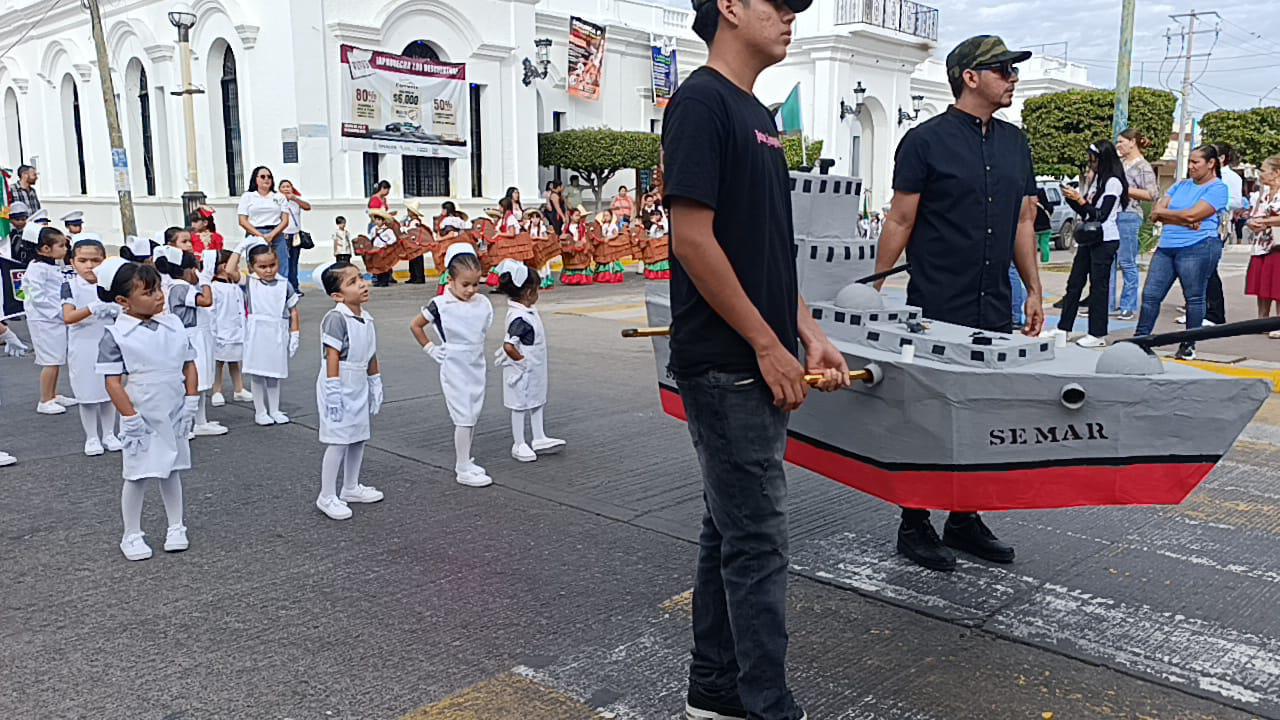 $!Jardines de Niños de Escuinapa honran a la Revolución Mexicana y a las Fuerzas Armadas