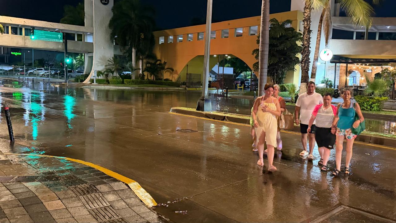 $!Alertan por lluvias fuertes en Mazatlán; reportan precipitaciones en varios sectores