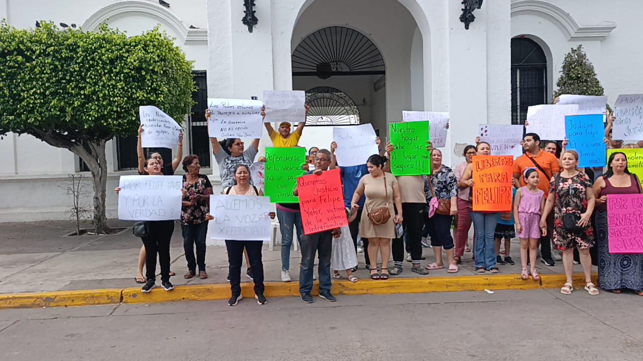 $!Piden juicio justo para Felipe Yahir, acusado de matar a su padre en Escuinapa