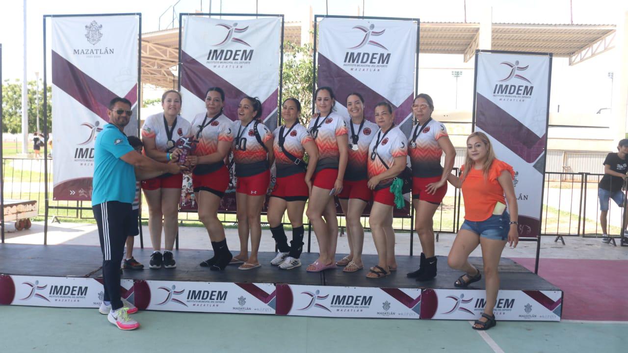 $!El equipo de Chávez Aluminios Décima Banda consiguieron el segundo sitio en la división Golden.