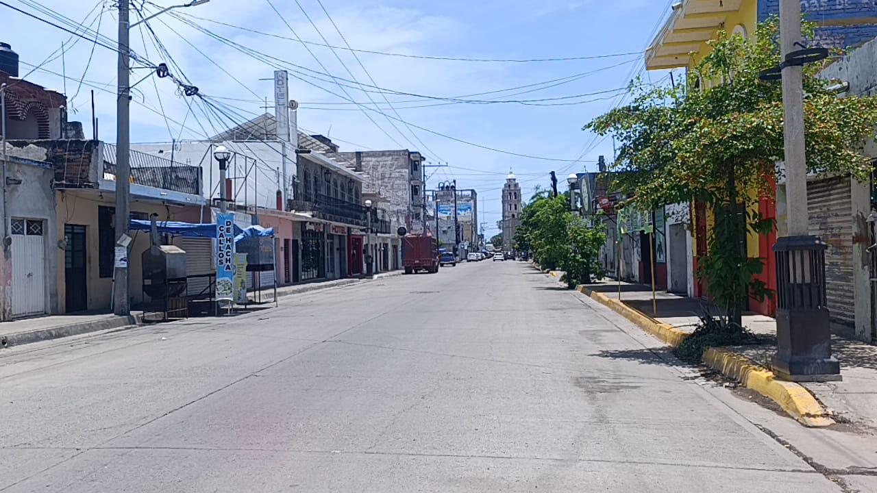 $!Calles vacías y negocios cerrados tras violencia y detención en Escuinapa