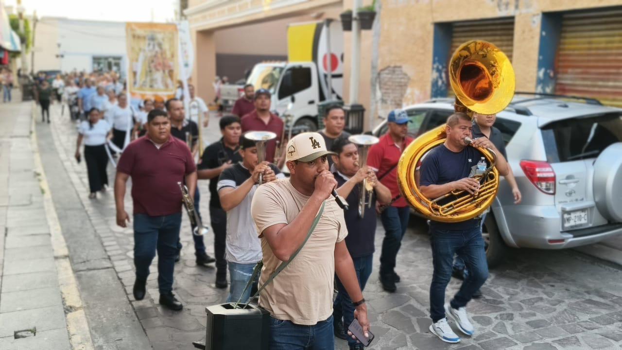 $!Invitan a familias a acercarse a la iglesia en el cuarto día de novenario en honor a la Virgen del Rosario