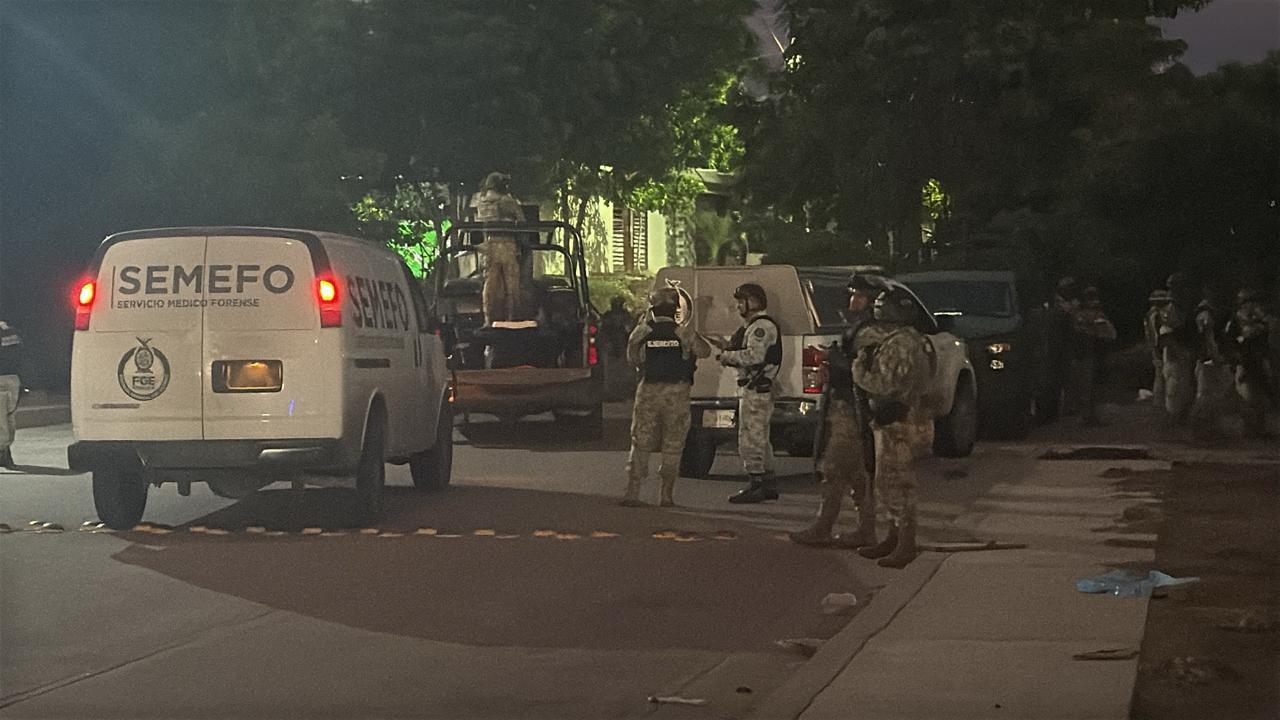 $!Localizan hombre asesinado a balazos y esposado frente a un arroyo del sector Tres Ríos de Culiacán