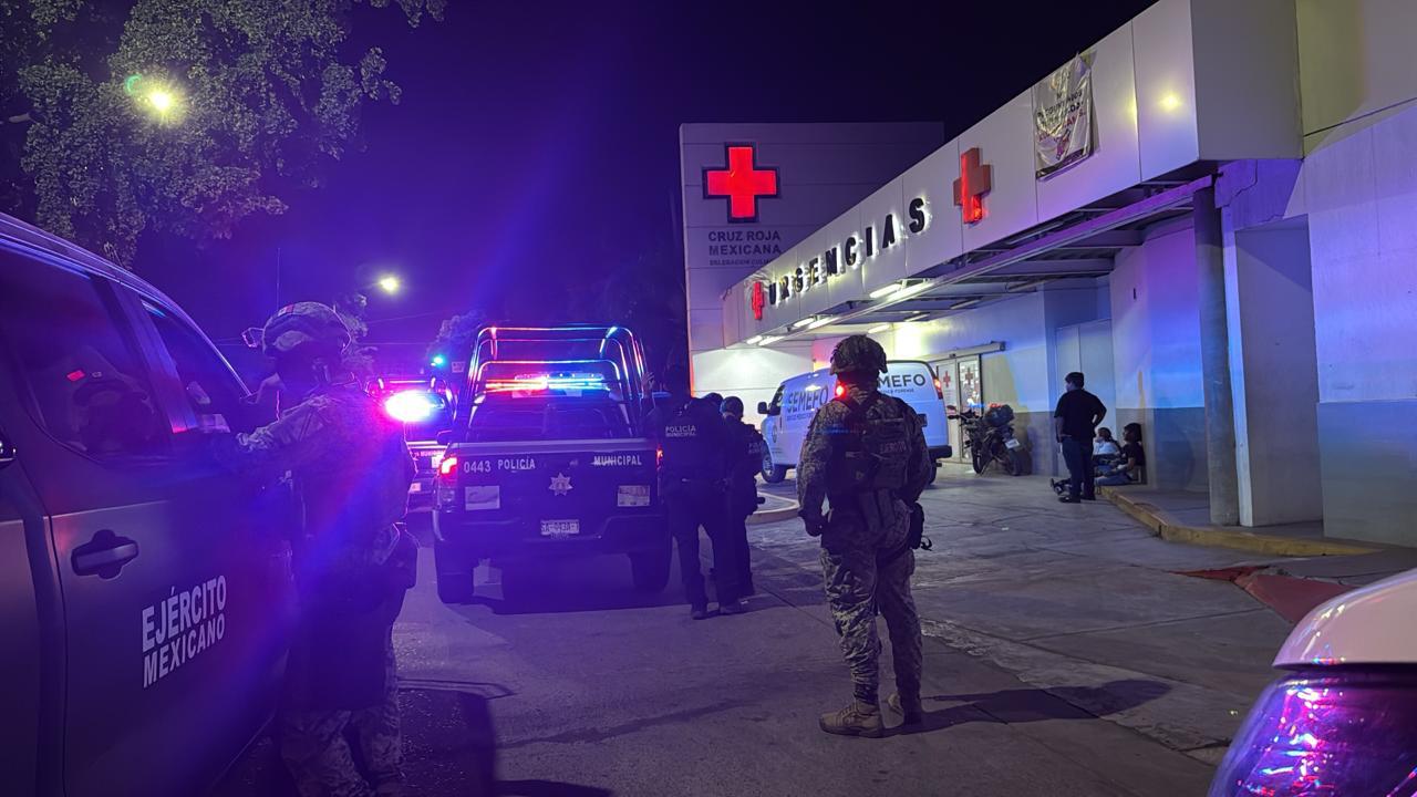 $!Joven pierde la vida en la Cruz Roja de Culiacán tras haber sido atacado a balazos en la colonia Vista Hermosa