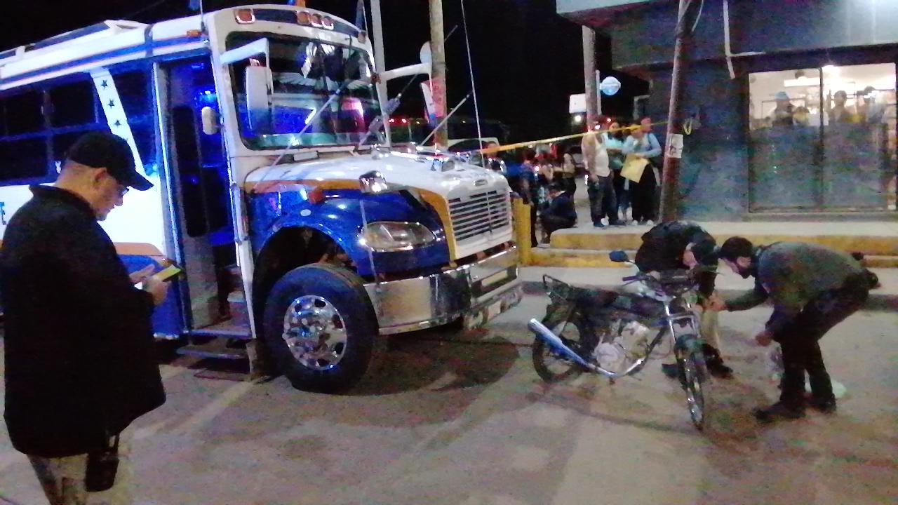 $!Muere motociclista tras ser arrollado por camión en Culiacán