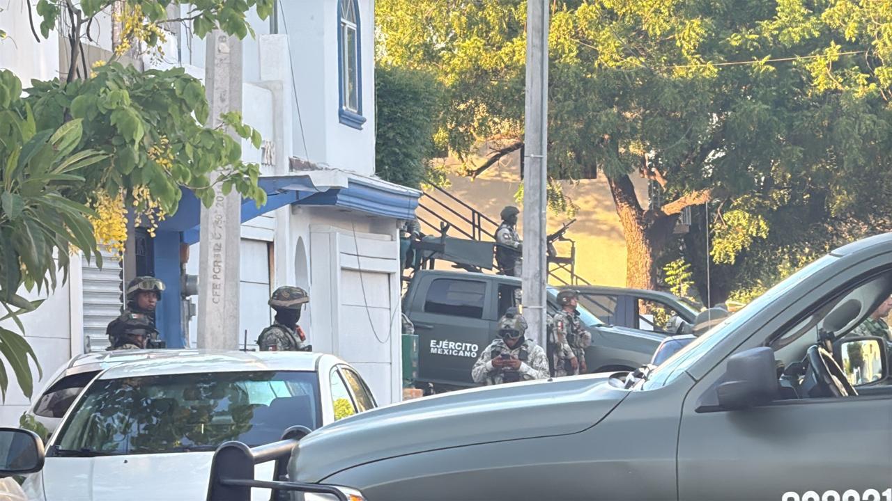 $!Asesinan a balazos a una mujer dentro de un automóvil en la colonia Rincón del Humaya, en Culiacán