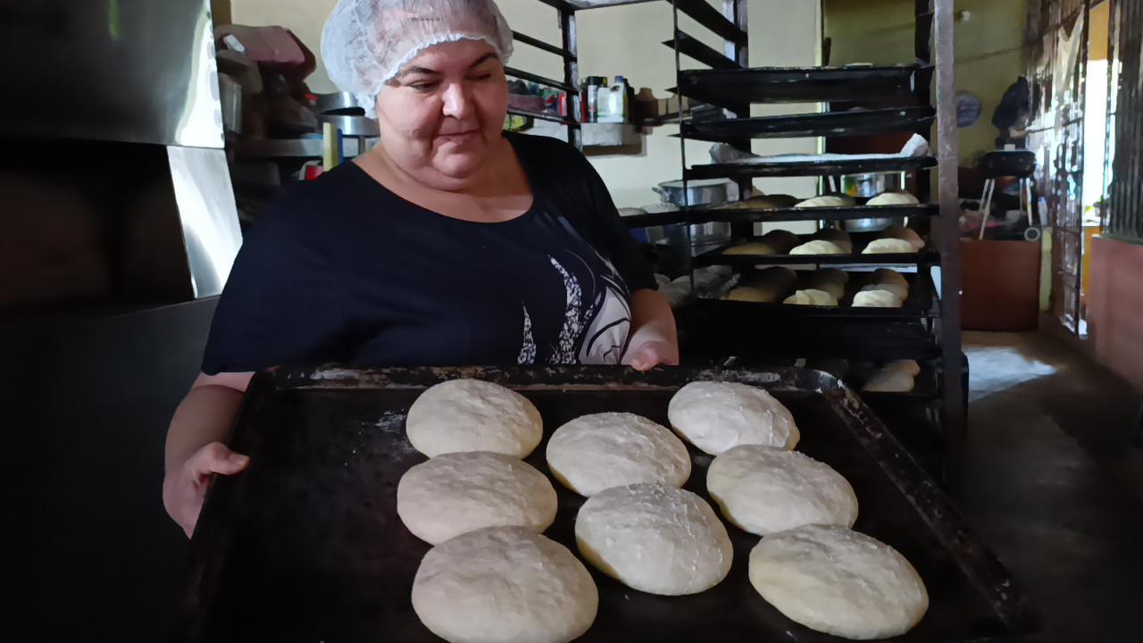 $!América regresó para continuar el legado de su padre, en la panadería
