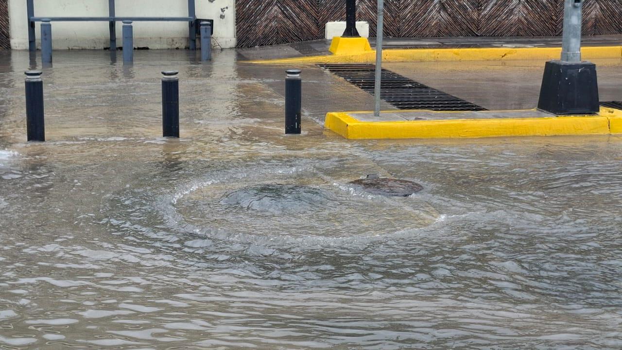 $!Continuará este sábado lluvia fuerte en Mazatlán, debido a desprendimientos nubosos de la tormenta Raymond