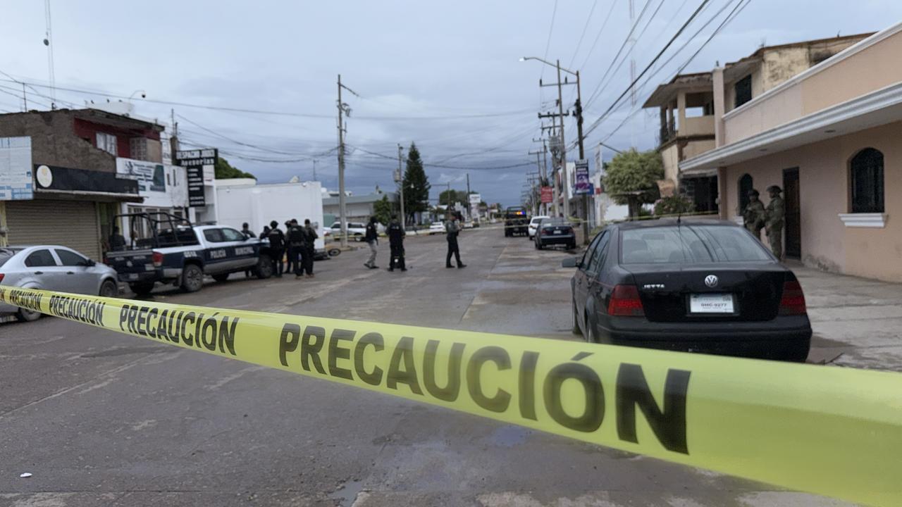$!Asesinan a un motociclista frente a las instalaciones de la Fiscalía en Navolato