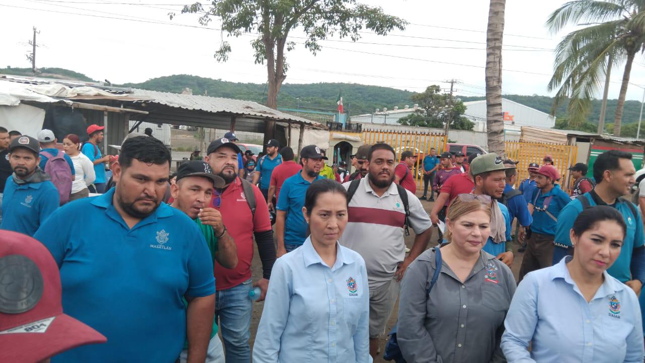 $!Paran labores personal de Aseo Urbano de Mazatlán; Alcaldesa les pide salir a trabajar