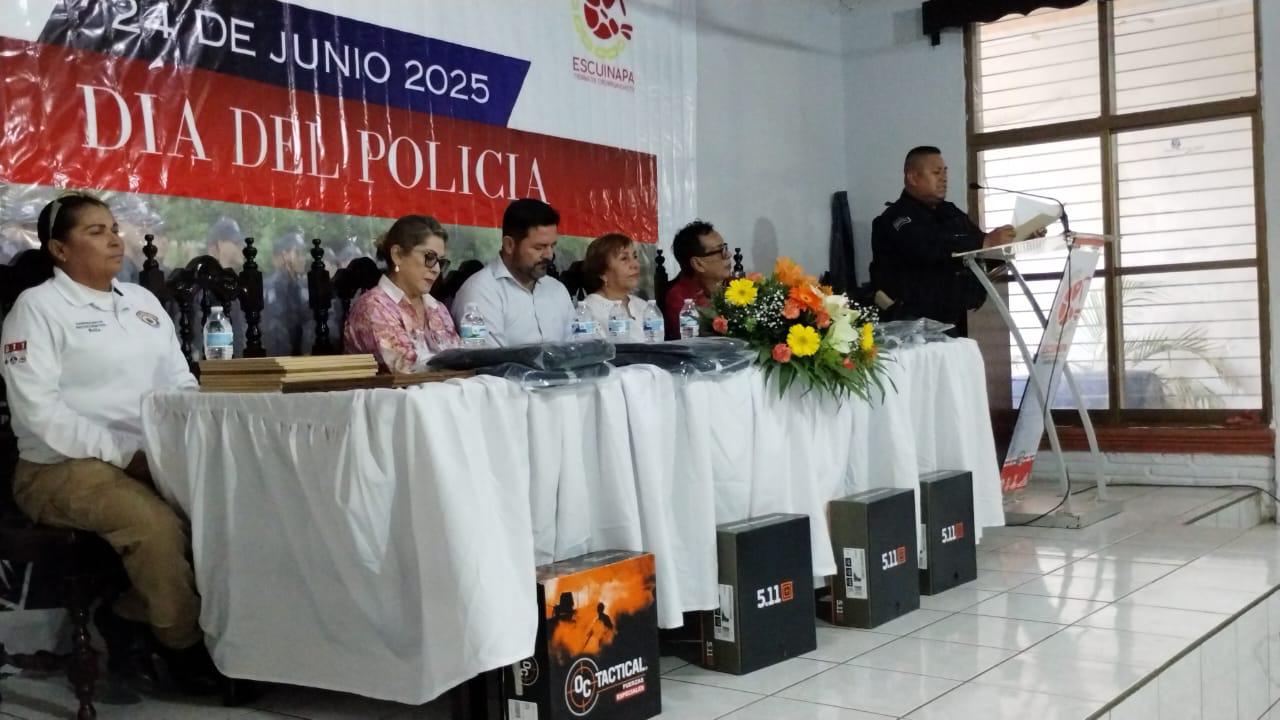$!Celebran a policías de Escuinapa
