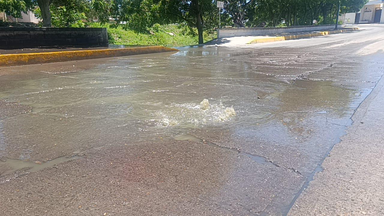 $!Alcantarilla arroja aguas residuales al arroyo Buñigas en Escuinapa