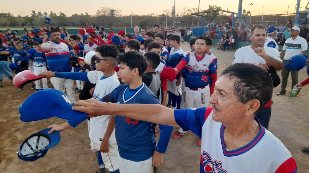 $!Peloteritos cantan el playbol en el Torneo Distrital