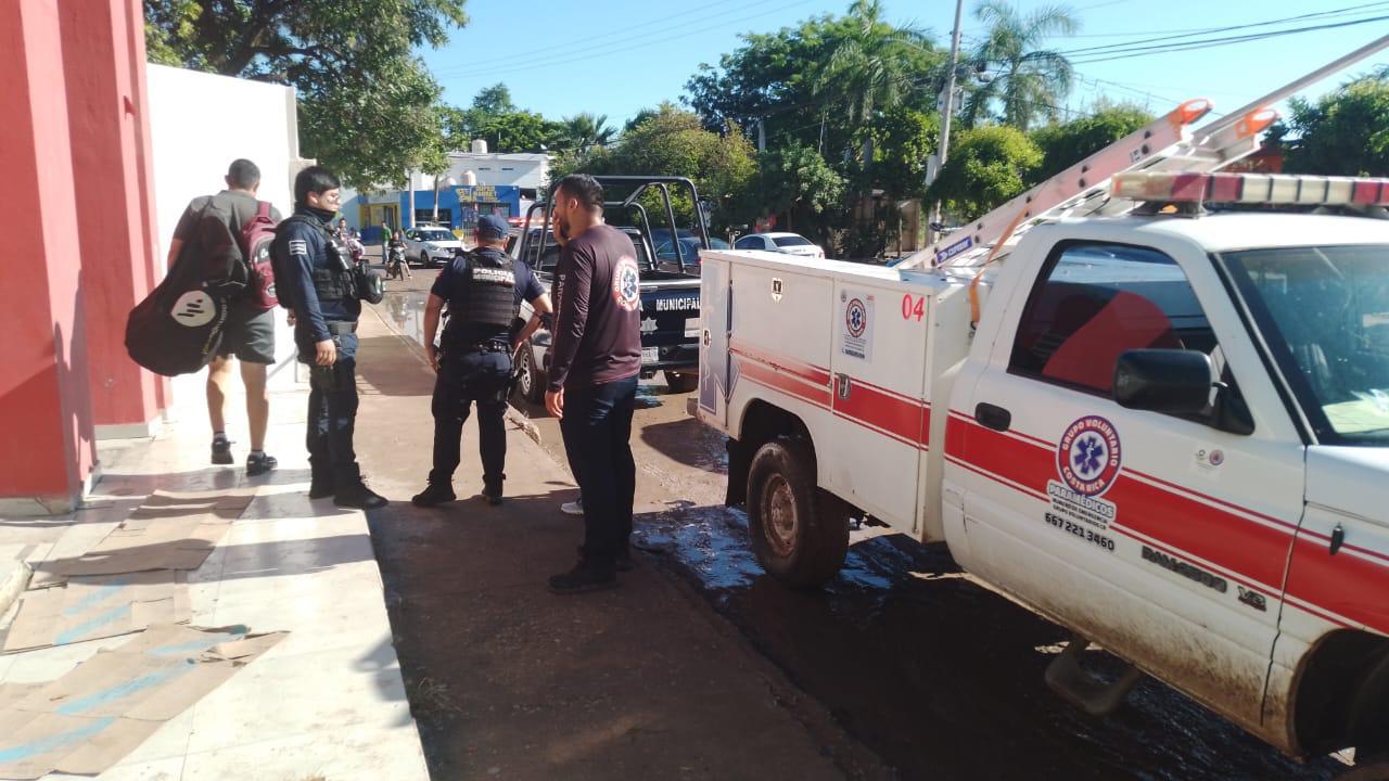 $!Evacúan a casi mil personas por fuga de gas en secundaria de Costa Rica, en Culiacán